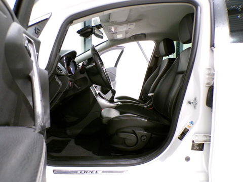 Opel Astra 1.6 Turbo Cosmo "Origineel NL!" Trekhaak Xenon Leer Stoelverwarming Bluetooth Navigatie Cruise-control Parkeersensoren