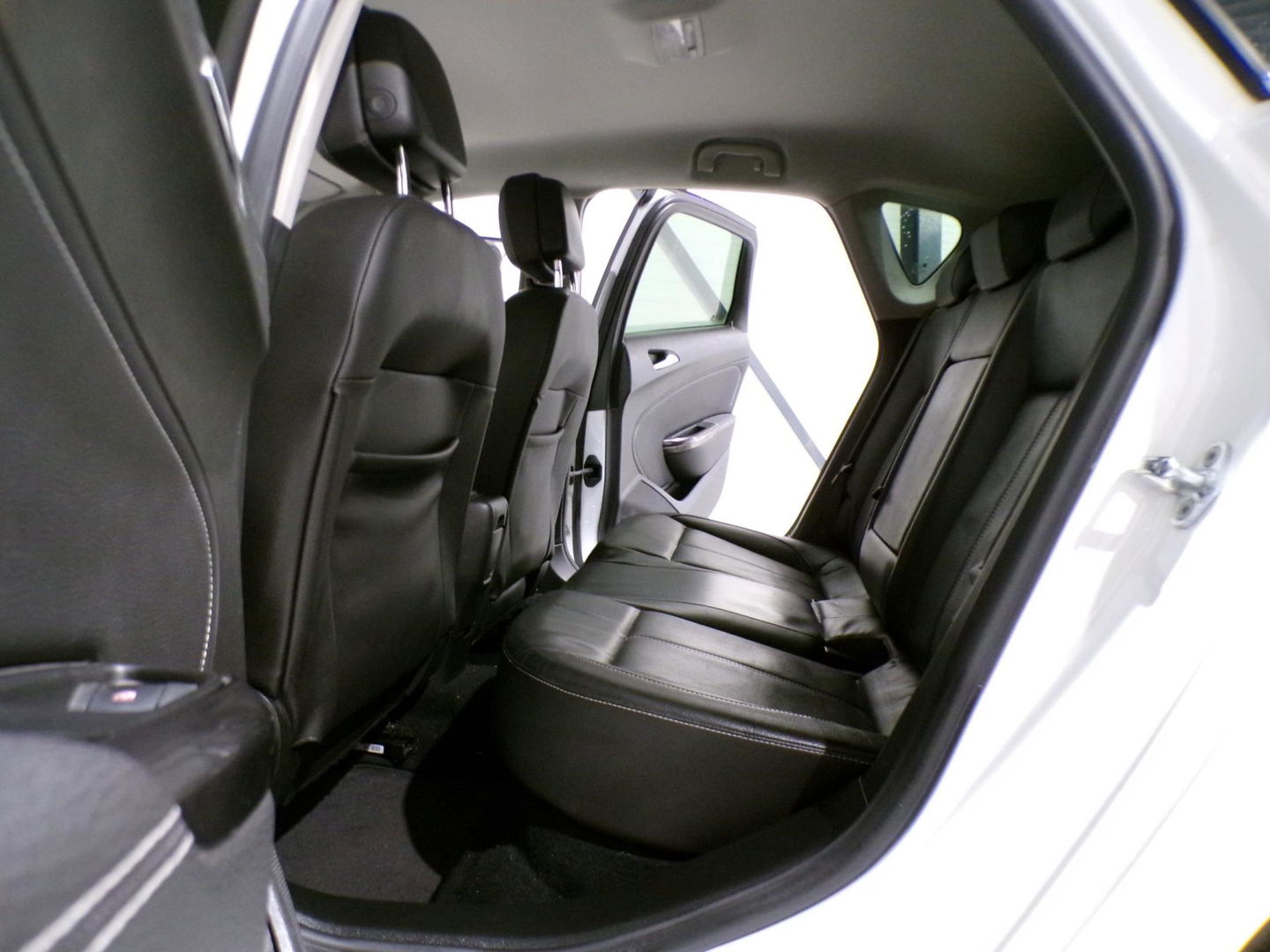 Opel Astra 1.6 Turbo Cosmo "Origineel NL!" Trekhaak Xenon Leer Stoelverwarming Bluetooth Navigatie Cruise-control Parkeersensoren