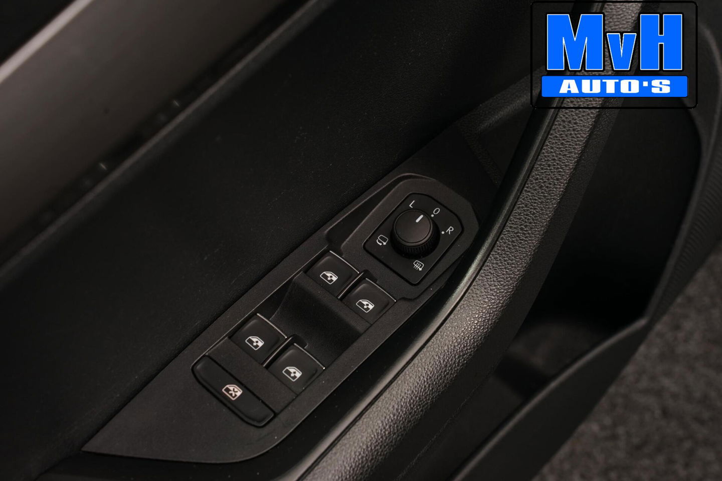 Škoda Karoq 1.0 TSI Style Business|PANO|LUXE!|TREKH|LED|ACC