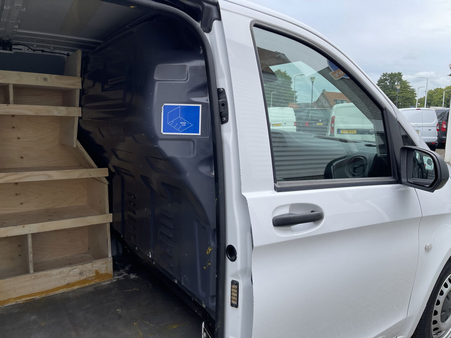 Mercedes-Benz Vito 111 CDI Lang L2H1 / rijklaar € 16.950 ex btw / lease vanaf € 375 / airco / cruise / trekhaak 2000 kg / bijrijdersbank !