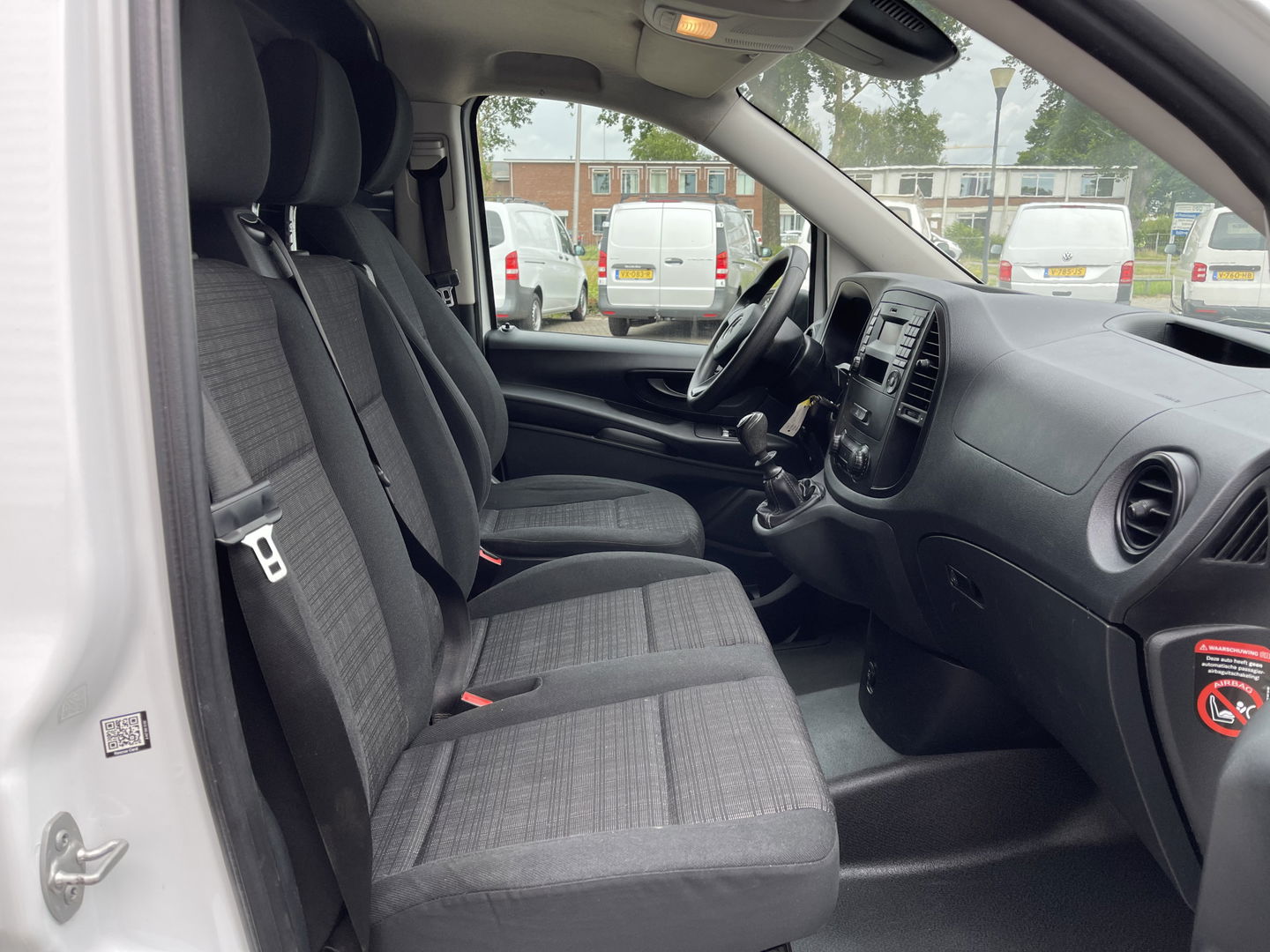 Mercedes-Benz Vito 111 CDI Lang L2H1 / rijklaar € 16.950 ex btw / lease vanaf € 375 / airco / cruise / trekhaak 2000 kg / bijrijdersbank !