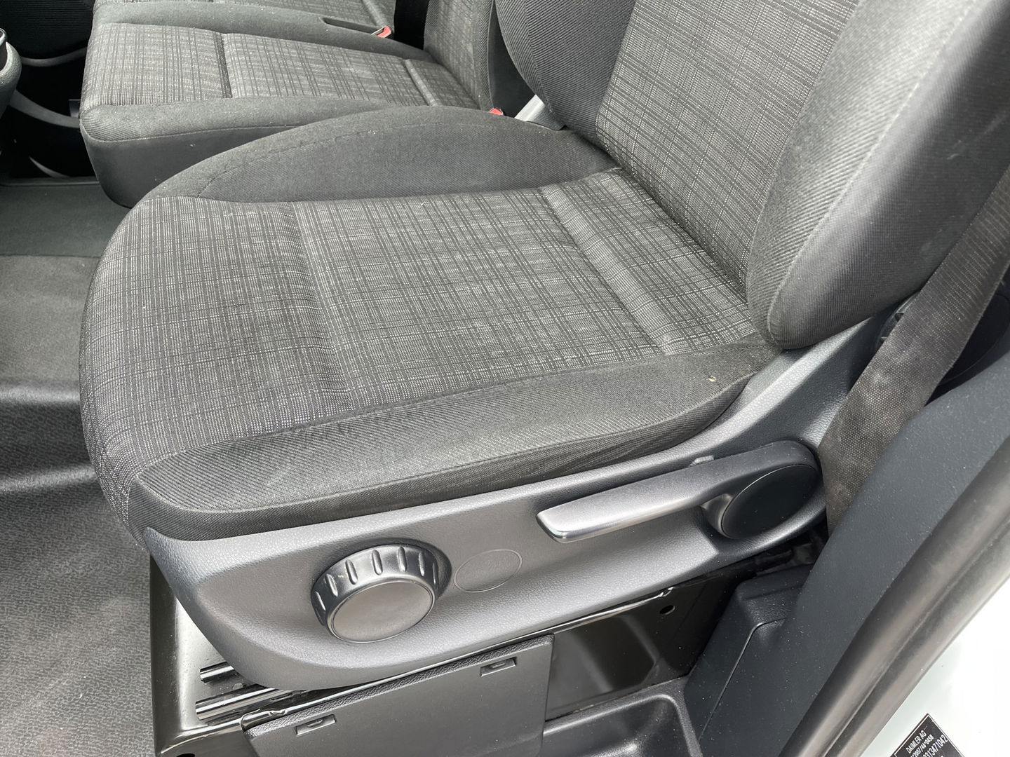 Mercedes-Benz Vito 111 CDI Lang L2H1 / rijklaar € 16.950 ex btw / lease vanaf € 375 / airco / cruise / trekhaak 2000 kg / bijrijdersbank !