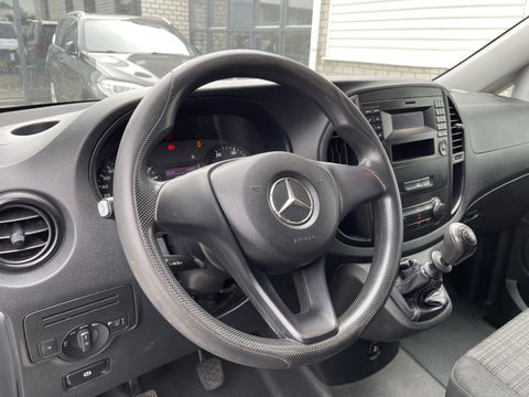 Mercedes-Benz Vito 111 CDI Lang L2H1 / rijklaar € 16.950 ex btw / lease vanaf € 375 / airco / cruise / trekhaak 2000 kg / bijrijdersbank !