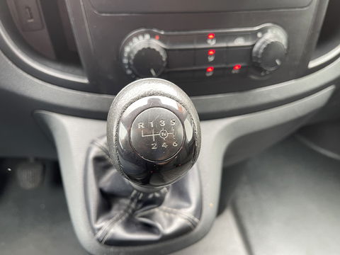 Mercedes-Benz Vito 111 CDI Lang L2H1 / rijklaar € 16.950 ex btw / lease vanaf € 375 / airco / cruise / trekhaak 2000 kg / bijrijdersbank !