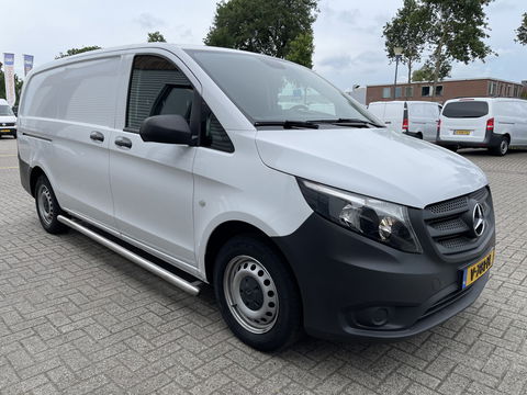 Mercedes-Benz Vito 111 CDI Lang L2H1 / rijklaar € 16.950 ex btw / lease vanaf € 375 / airco / cruise / trekhaak 2000 kg / bijrijdersbank !