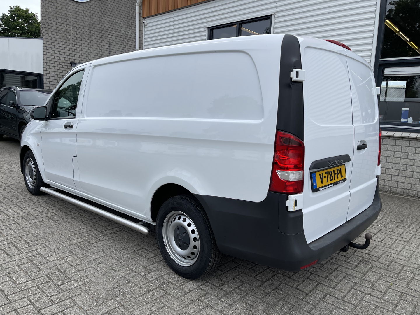 Mercedes-Benz Vito 111 CDI Lang L2H1 / rijklaar € 16.950 ex btw / lease vanaf € 375 / airco / cruise / trekhaak 2000 kg / bijrijdersbank !
