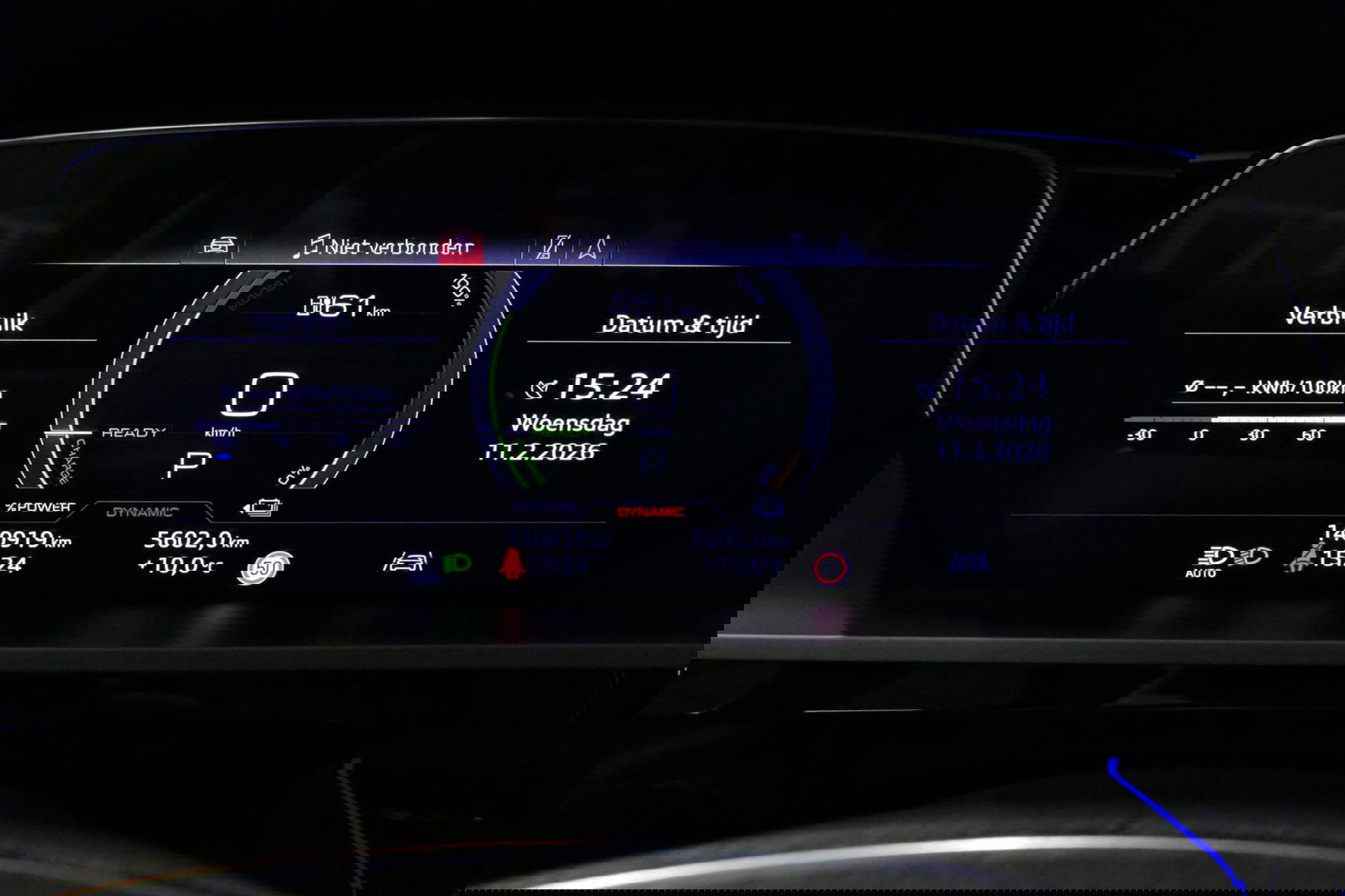 Audi e-tron 55 quattro Business Edition Plus 95 kWh / SOH 89% / Panoramadak / Elektr. verstelbare voorstoelen (links memory) / Luchtvering / Apple Carplay - Android Auto / Ambienteverlichting / Matrix LED koplampen / Stoelverwarming / Achteruitrijcamera / Adaptive Cr