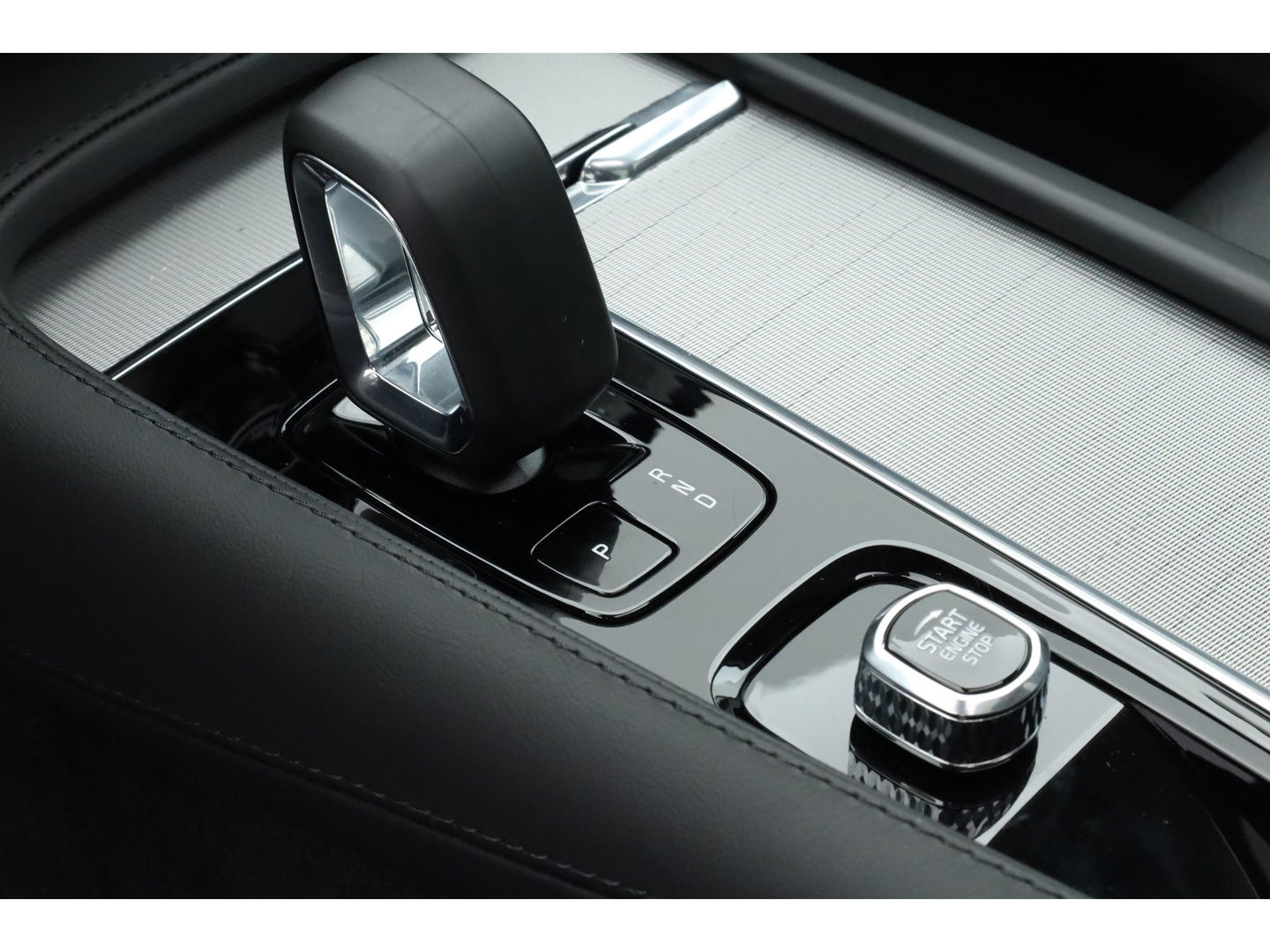 Volvo XC90 2.0 T8 Recharge AWD Ultra Bright 7p. | Pano-dak | 360 camera | Head-up | 21 inch |