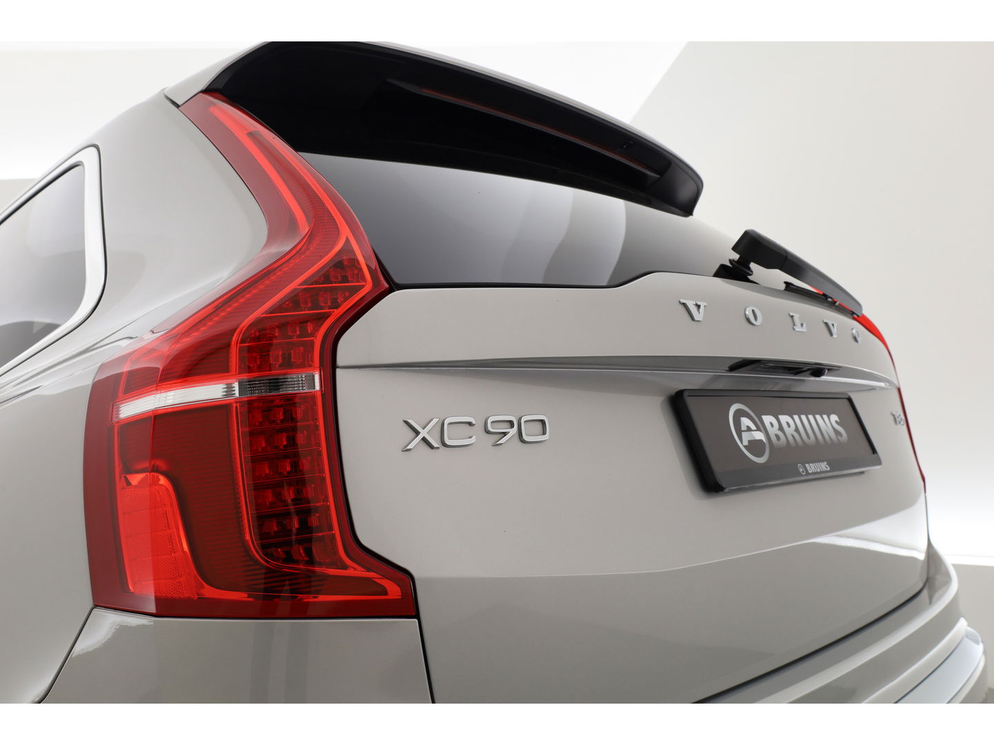 Volvo XC90 2.0 T8 Recharge AWD Ultra Bright 7p. | Pano-dak | 360 camera | Head-up | 21 inch |