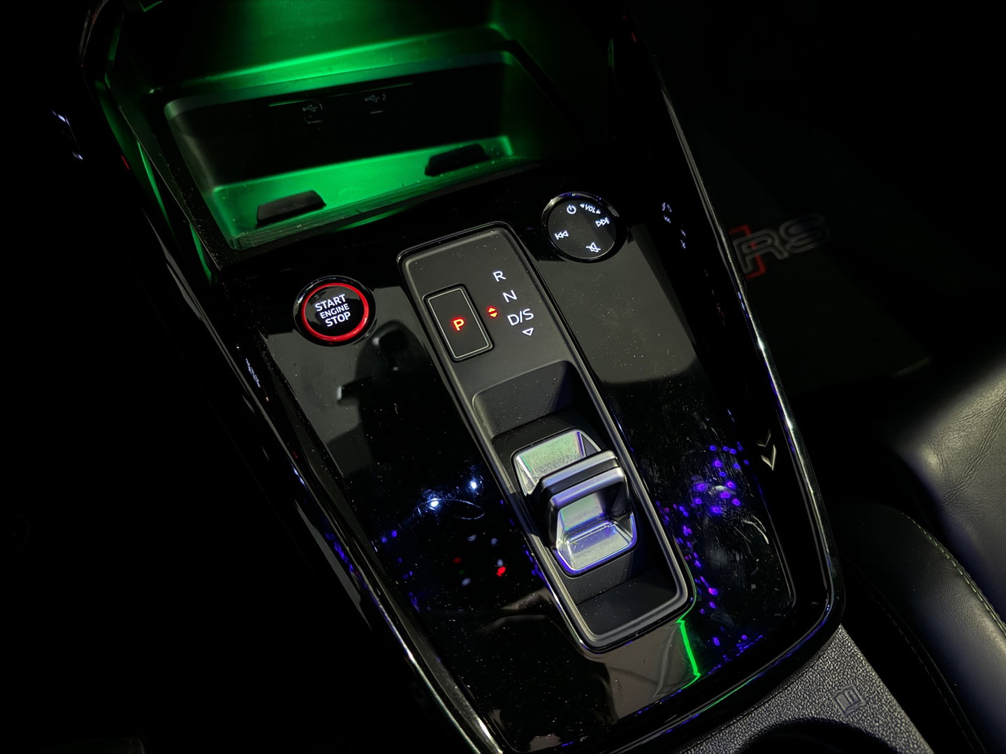 Audi RS3 Limousine 2.5 TFSI quattro Pano|Ceramic|HuD|B&O|VOL