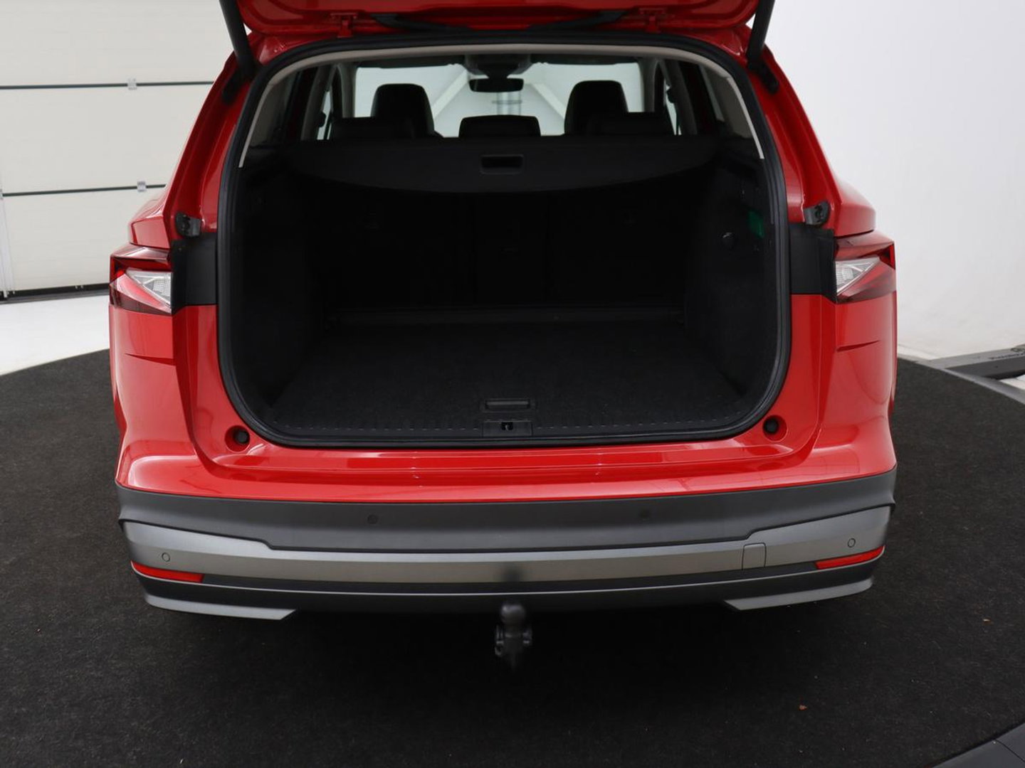 Škoda Enyaq iV 80 | Leder | Stoelverwarming | Trekhaak | Adaptive cruise | Warmtepomp | Matrix LED | Carplay | 21'' | Achterbankverwarming | Navigatie | Sport Plus Pakket | Sfeerverlichting