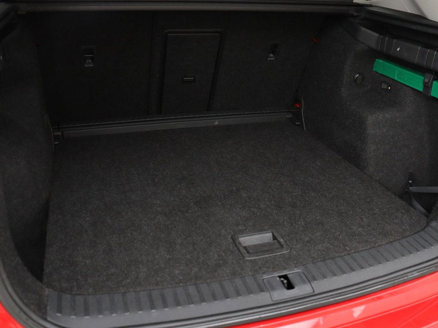 Škoda Enyaq iV 80 | Leder | Stoelverwarming | Trekhaak | Adaptive cruise | Warmtepomp | Matrix LED | Carplay | 21'' | Achterbankverwarming | Navigatie | Sport Plus Pakket | Sfeerverlichting