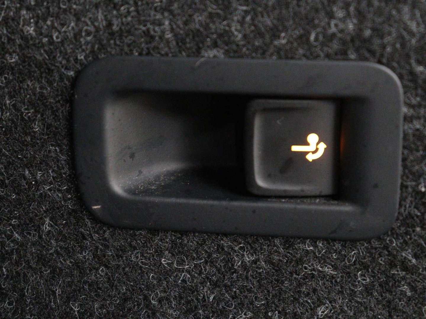 Škoda Enyaq iV 80 | Leder | Stoelverwarming | Trekhaak | Adaptive cruise | Warmtepomp | Matrix LED | Carplay | 21'' | Achterbankverwarming | Navigatie | Sport Plus Pakket | Sfeerverlichting