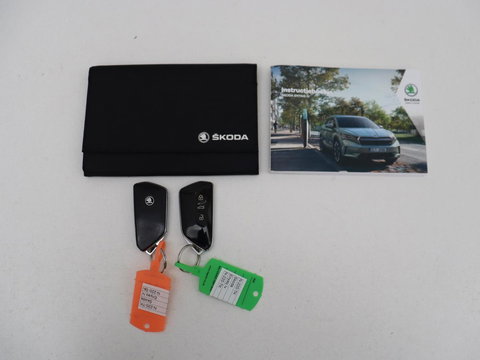 Škoda Enyaq iV 80 | Leder | Stoelverwarming | Trekhaak | Adaptive cruise | Warmtepomp | Matrix LED | Carplay | 21'' | Achterbankverwarming | Navigatie | Sport Plus Pakket | Sfeerverlichting