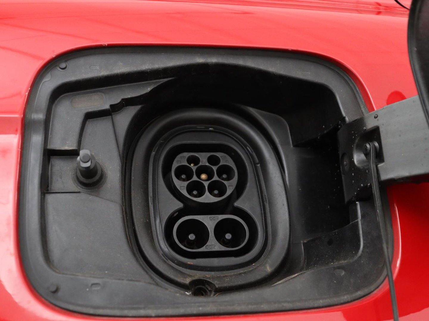 Škoda Enyaq iV 80 | Leder | Stoelverwarming | Trekhaak | Adaptive cruise | Warmtepomp | Matrix LED | Carplay | 21'' | Achterbankverwarming | Navigatie | Sport Plus Pakket | Sfeerverlichting