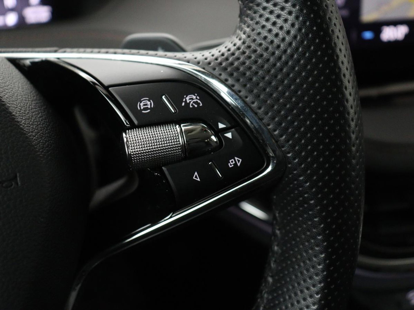 Škoda Enyaq iV 80 | Leder | Stoelverwarming | Trekhaak | Adaptive cruise | Warmtepomp | Matrix LED | Carplay | 21'' | Achterbankverwarming | Navigatie | Sport Plus Pakket | Sfeerverlichting