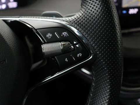 Škoda Enyaq iV 80 | Leder | Stoelverwarming | Trekhaak | Adaptive cruise | Warmtepomp | Matrix LED | Carplay | 21'' | Achterbankverwarming | Navigatie | Sport Plus Pakket | Sfeerverlichting