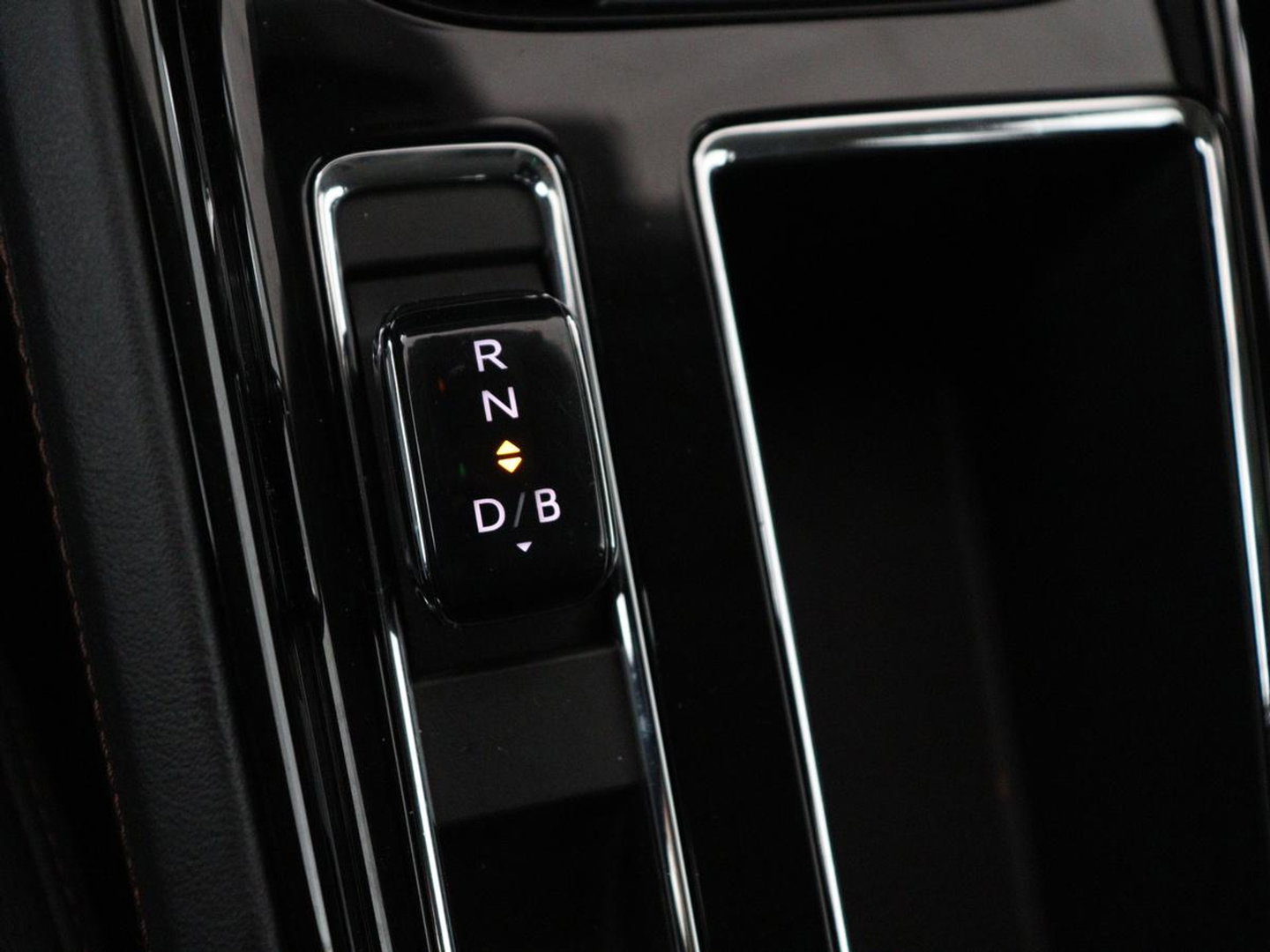 Škoda Enyaq iV 80 | Leder | Stoelverwarming | Trekhaak | Adaptive cruise | Warmtepomp | Matrix LED | Carplay | 21'' | Achterbankverwarming | Navigatie | Sport Plus Pakket | Sfeerverlichting