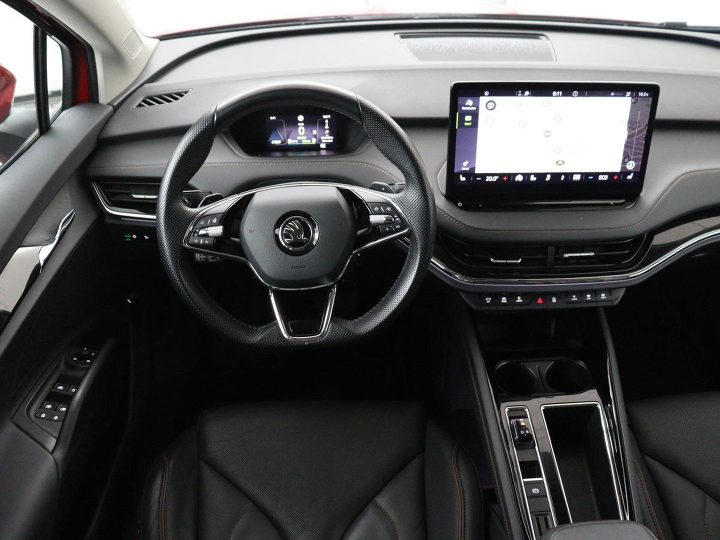 Škoda Enyaq iV 80 | Leder | Stoelverwarming | Trekhaak | Adaptive cruise | Warmtepomp | Matrix LED | Carplay | 21'' | Achterbankverwarming | Navigatie | Sport Plus Pakket | Sfeerverlichting