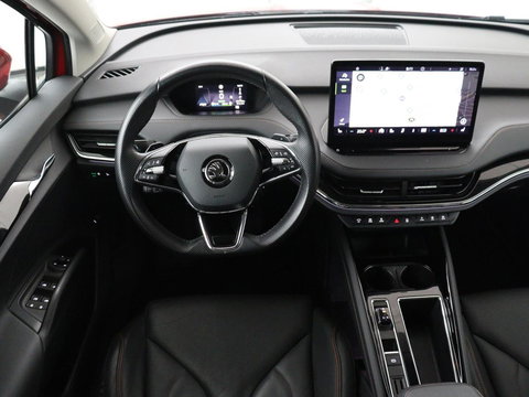 Škoda Enyaq iV 80 | Leder | Stoelverwarming | Trekhaak | Adaptive cruise | Warmtepomp | Matrix LED | Carplay | 21'' | Achterbankverwarming | Navigatie | Sport Plus Pakket | Sfeerverlichting