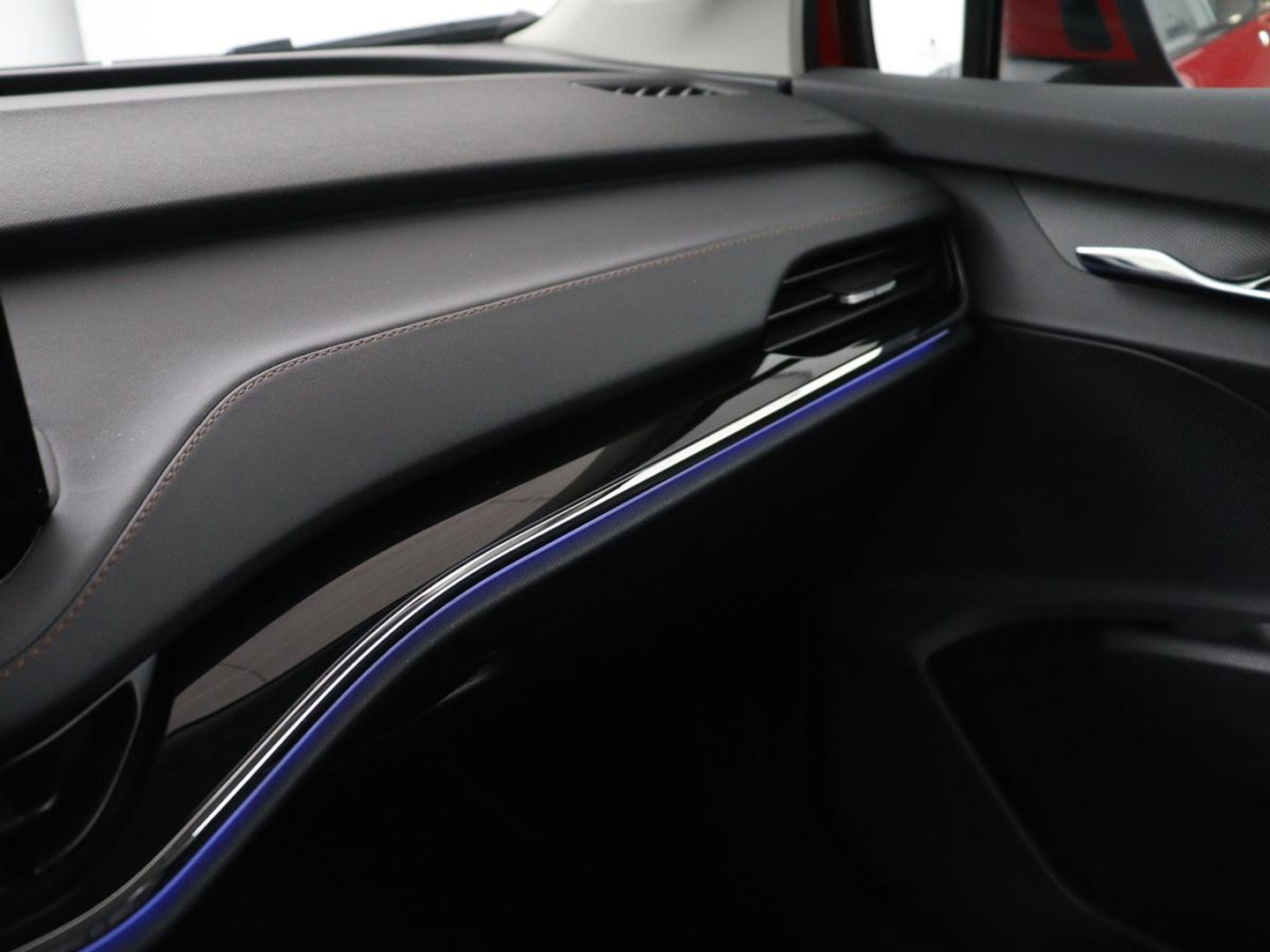 Škoda Enyaq iV 80 | Leder | Stoelverwarming | Trekhaak | Adaptive cruise | Warmtepomp | Matrix LED | Carplay | 21'' | Achterbankverwarming | Navigatie | Sport Plus Pakket | Sfeerverlichting