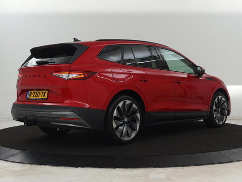Škoda Enyaq iV 80 | Leder | Stoelverwarming | Trekhaak | Adaptive cruise | Warmtepomp | Matrix LED | Carplay | 21'' | Achterbankverwarming | Navigatie | Sport Plus Pakket | Sfeerverlichting