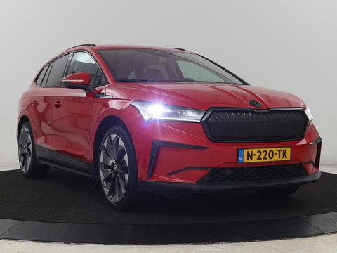 Škoda Enyaq iV 80 | Leder | Stoelverwarming | Trekhaak | Adaptive cruise | Warmtepomp | Matrix LED | Carplay | 21'' | Achterbankverwarming | Navigatie | Sport Plus Pakket | Sfeerverlichting