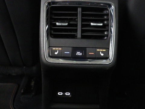 Škoda Enyaq iV 80 | Leder | Stoelverwarming | Trekhaak | Adaptive cruise | Warmtepomp | Matrix LED | Carplay | 21'' | Achterbankverwarming | Navigatie | Sport Plus Pakket | Sfeerverlichting