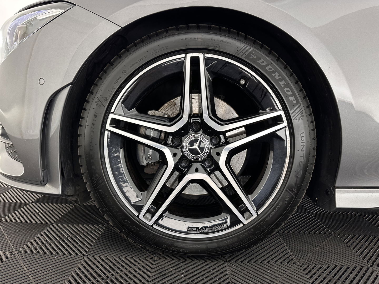 Mercedes-Benz CLA-Klasse Shooting Brake 180 AMG-Line Business Solution (INCL-BTW) *PANO | LEATHER-MICROFIBRE | FULL-LED | AMBIENTLIGHT | BLINDSPOT | HEATED-SPORTSEATS | WIDESCREEN-DIGICOCKPIT | DAB+ | NAVI-FULLMAP | CAMERA | PRIVACYGLASS | 18''ALU*