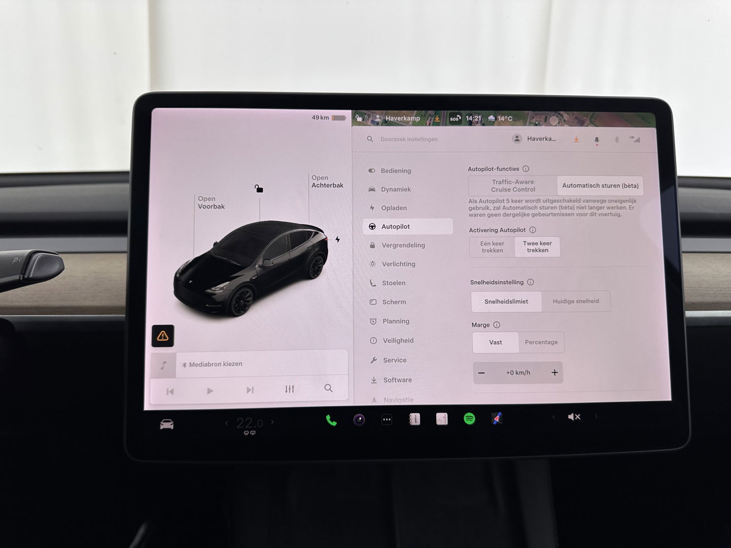 Tesla Model Y Long Range AWD 75 kWh Black-Line [ 3-Fase-11kW ] {SOH-82%} (INCL-BTW) Aut. *PANO | AUTO-PILOT | LEATHER | NAVI-FULLMAP | MATRIX-LED | KEYLESS | CAMERA | DAB+ | HEATED-COMFORTSEATS | PRIVACYGLASS | TOPVIEW | TOWBAR |  20''ALU*