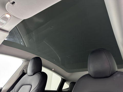 Tesla Model Y Long Range AWD 75 kWh Black-Line [ 3-Fase-11kW ] {SOH-82%} (INCL-BTW) Aut. *PANO | AUTO-PILOT | LEATHER | NAVI-FULLMAP | MATRIX-LED | KEYLESS | CAMERA | DAB+ | HEATED-COMFORTSEATS | PRIVACYGLASS | TOPVIEW | TOWBAR |  20''ALU*