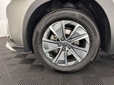 Lexus UX 300e Business 54 kWh (INCL-BTW) *HEATPUMP | MICROFIBRE | DIGI-COCKPIT | FULL-LED | NAVI-FULLMAP | DAB+ | KEYLESS | CAMERA | COMFORTSEATS | ECC | CARPLAY | SHIFTPADDLES | BLINDSPOT | ADAPTIVE-CRUISE | 17''ALU*