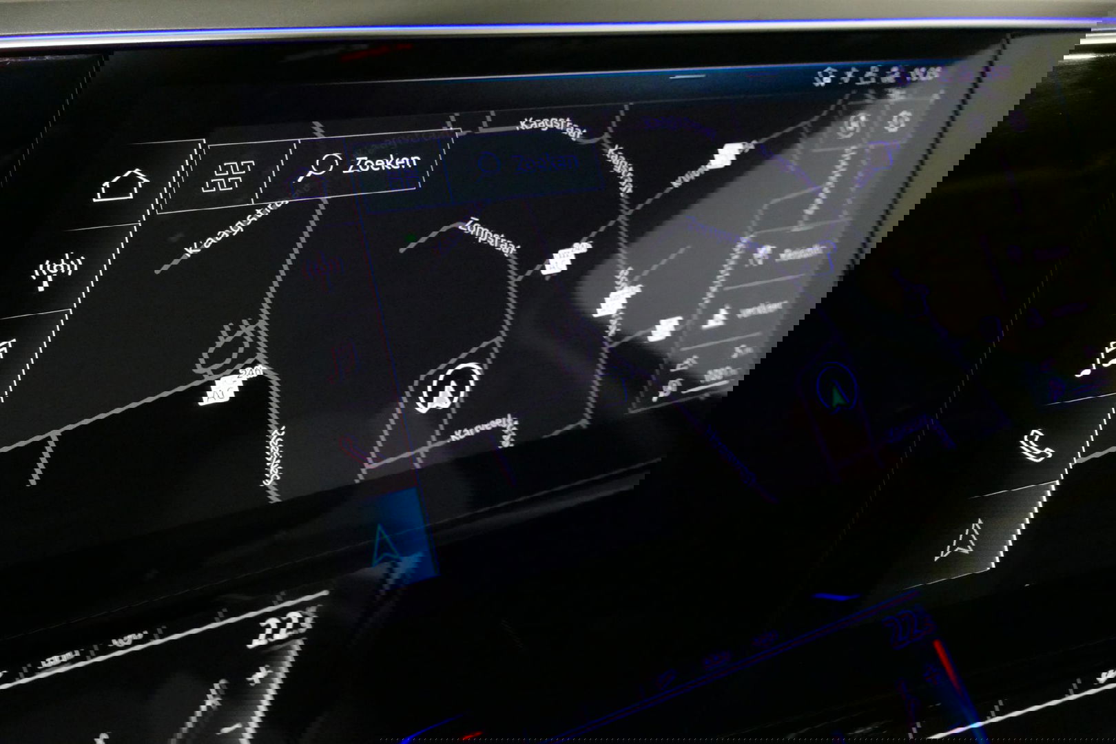 Audi e-tron 55 quattro Business Edition Plus 95 kWh / SOH 89% / Panoramadak / Elektr. verstelbare voorstoelen (links memory) / Luchtvering / Apple Carplay - Android Auto / Ambienteverlichting / Matrix LED koplampen / Stoelverwarming / Achteruitrijcamera / Adaptive Cr