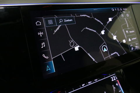 Audi e-tron 55 quattro Business Edition Plus 95 kWh / SOH 89% / Panoramadak / Elektr. verstelbare voorstoelen (links memory) / Luchtvering / Apple Carplay - Android Auto / Ambienteverlichting / Matrix LED koplampen / Stoelverwarming / Achteruitrijcamera / Adaptive Cr