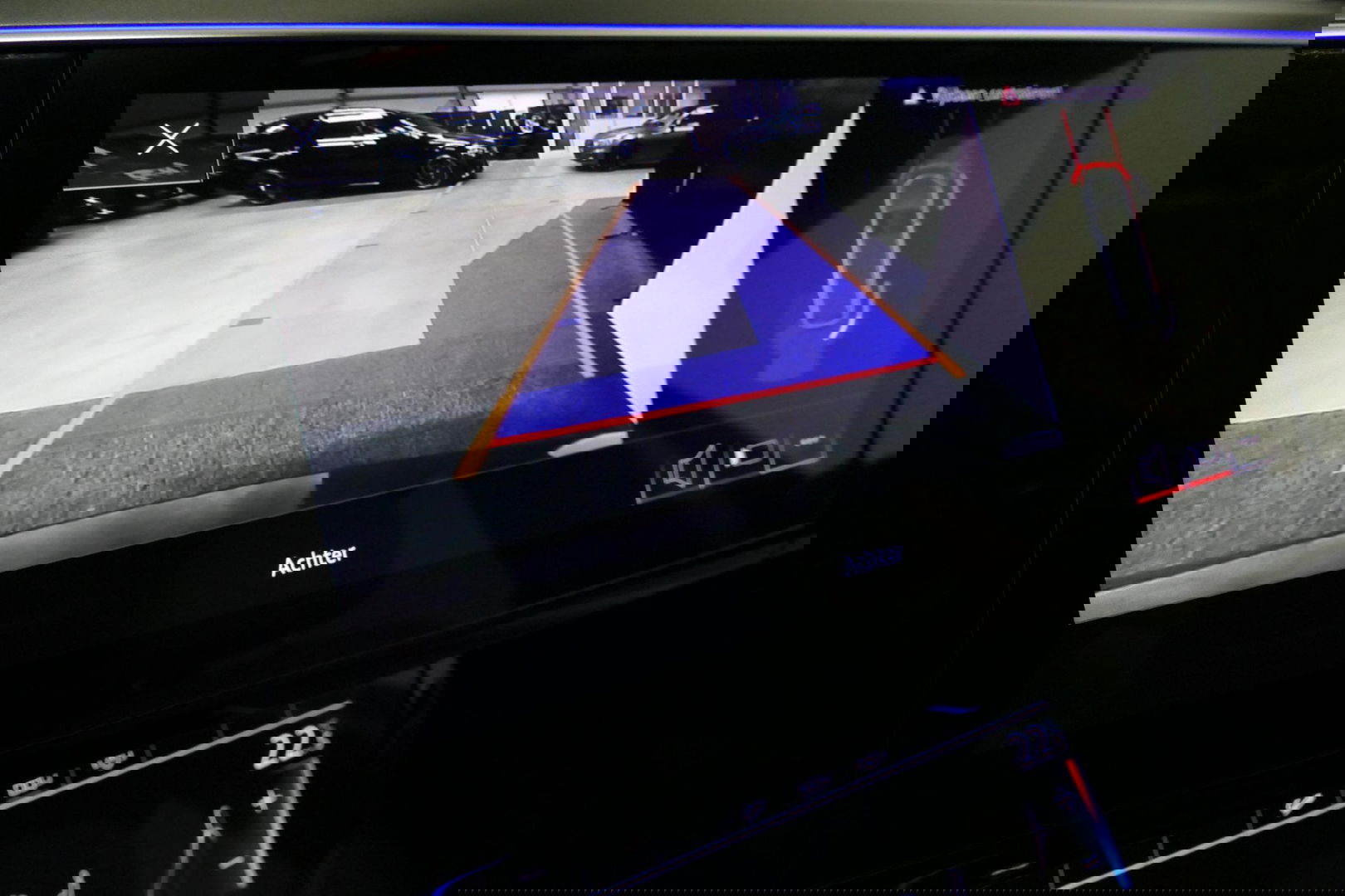 Audi e-tron 55 quattro Business Edition Plus 95 kWh / SOH 89% / Panoramadak / Elektr. verstelbare voorstoelen (links memory) / Luchtvering / Apple Carplay - Android Auto / Ambienteverlichting / Matrix LED koplampen / Stoelverwarming / Achteruitrijcamera / Adaptive Cr