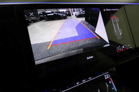 Audi e-tron 55 quattro Business Edition Plus 95 kWh / SOH 89% / Panoramadak / Elektr. verstelbare voorstoelen (links memory) / Luchtvering / Apple Carplay - Android Auto / Ambienteverlichting / Matrix LED koplampen / Stoelverwarming / Achteruitrijcamera / Adaptive Cr