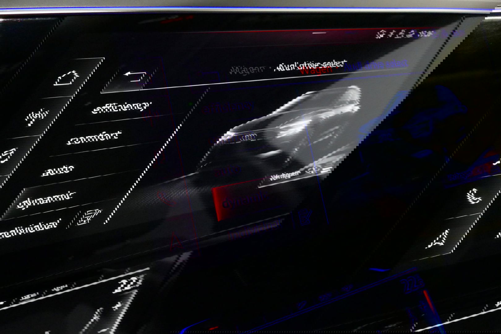 Audi e-tron 55 quattro Business Edition Plus 95 kWh / SOH 89% / Panoramadak / Elektr. verstelbare voorstoelen (links memory) / Luchtvering / Apple Carplay - Android Auto / Ambienteverlichting / Matrix LED koplampen / Stoelverwarming / Achteruitrijcamera / Adaptive Cr