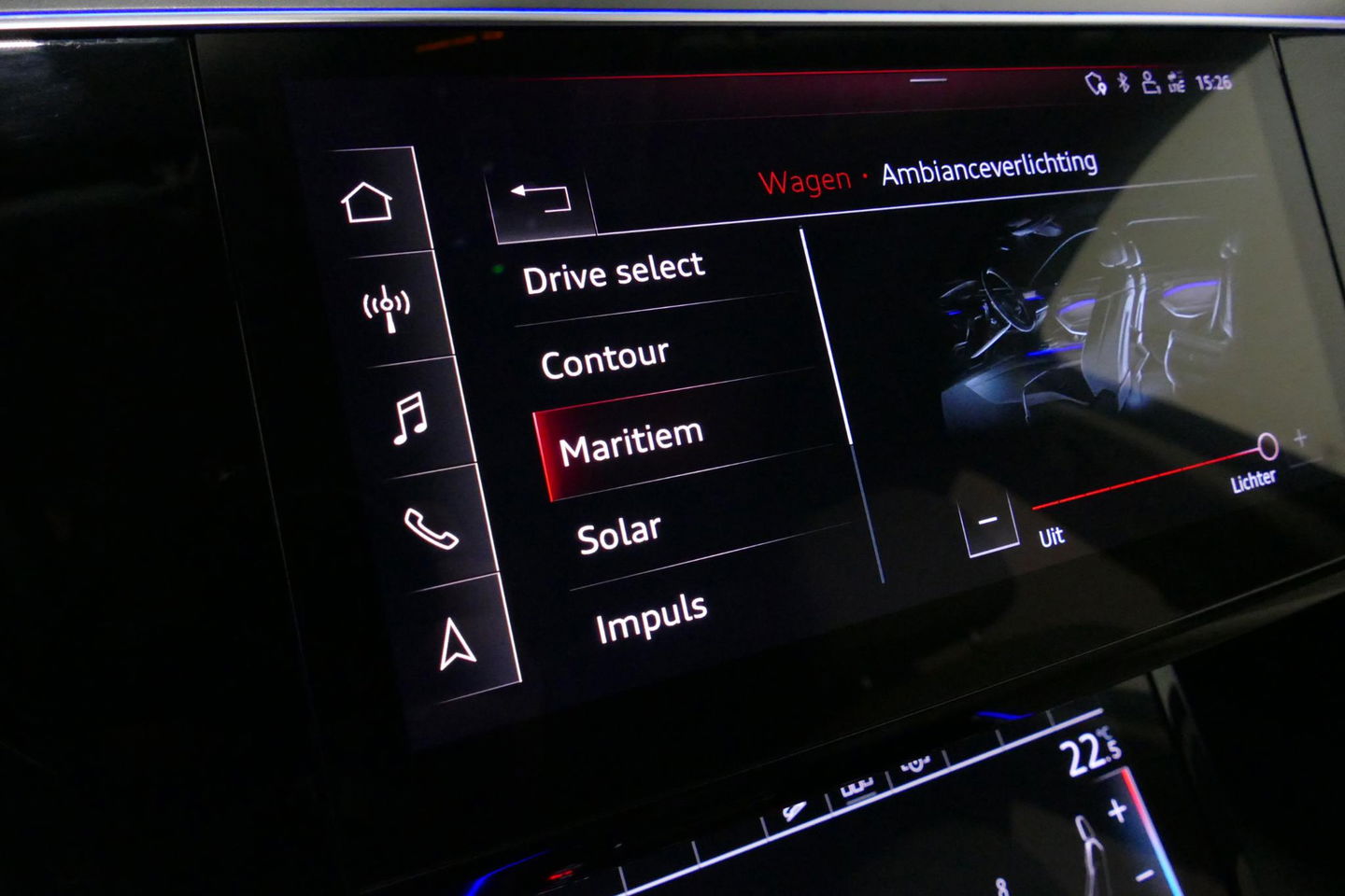 Audi e-tron 55 quattro Business Edition Plus 95 kWh / SOH 89% / Panoramadak / Elektr. verstelbare voorstoelen (links memory) / Luchtvering / Apple Carplay - Android Auto / Ambienteverlichting / Matrix LED koplampen / Stoelverwarming / Achteruitrijcamera / Adaptive Cr