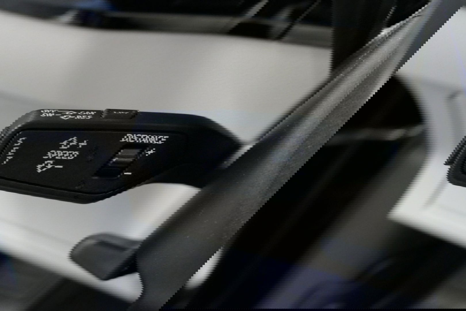 Audi e-tron 55 quattro Business Edition Plus 95 kWh / SOH 89% / Panoramadak / Elektr. verstelbare voorstoelen (links memory) / Luchtvering / Apple Carplay - Android Auto / Ambienteverlichting / Matrix LED koplampen / Stoelverwarming / Achteruitrijcamera / Adaptive Cr