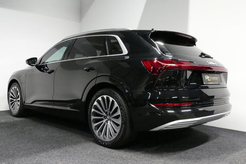 Audi e-tron 55 quattro Business Edition Plus 95 kWh / SOH 89% / Panoramadak / Elektr. verstelbare voorstoelen (links memory) / Luchtvering / Apple Carplay - Android Auto / Ambienteverlichting / Matrix LED koplampen / Stoelverwarming / Achteruitrijcamera / Adaptive Cr