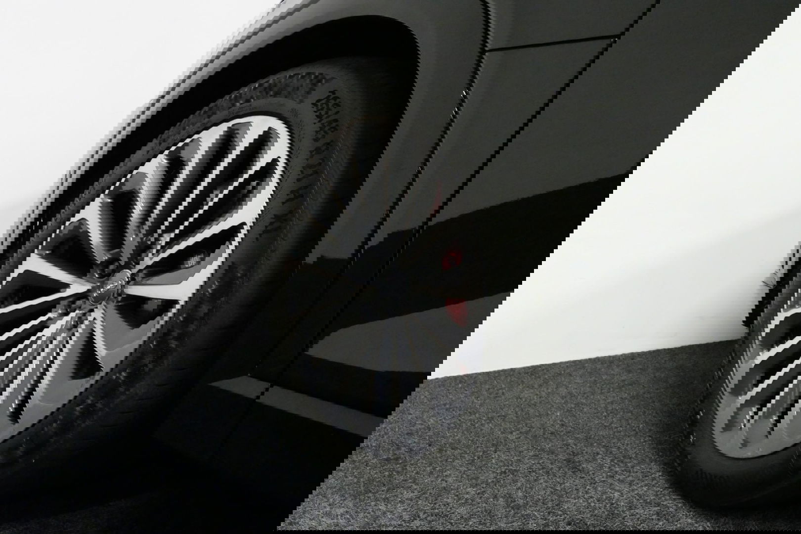 Audi e-tron 55 quattro Business Edition Plus 95 kWh / SOH 89% / Panoramadak / Elektr. verstelbare voorstoelen (links memory) / Luchtvering / Apple Carplay - Android Auto / Ambienteverlichting / Matrix LED koplampen / Stoelverwarming / Achteruitrijcamera / Adaptive Cr