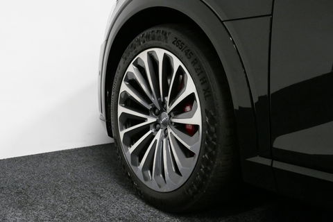 Audi e-tron 55 quattro Business Edition Plus 95 kWh / SOH 89% / Panoramadak / Elektr. verstelbare voorstoelen (links memory) / Luchtvering / Apple Carplay - Android Auto / Ambienteverlichting / Matrix LED koplampen / Stoelverwarming / Achteruitrijcamera / Adaptive Cr