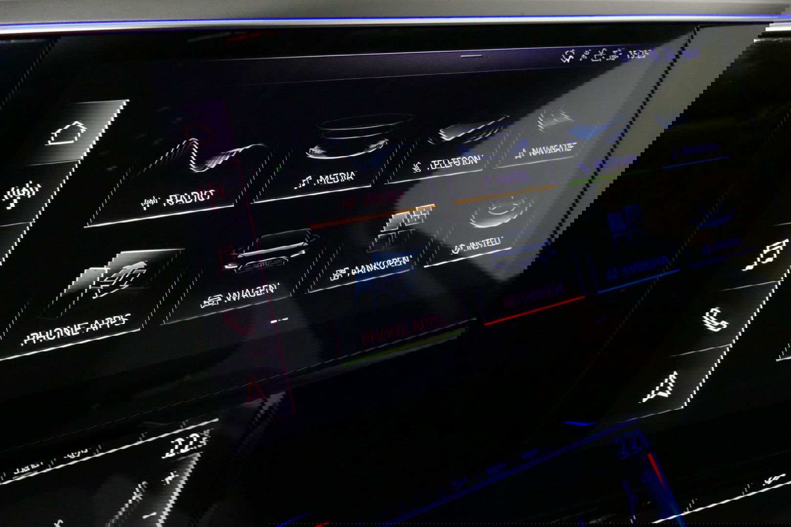 Audi e-tron 55 quattro Business Edition Plus 95 kWh / SOH 89% / Panoramadak / Elektr. verstelbare voorstoelen (links memory) / Luchtvering / Apple Carplay - Android Auto / Ambienteverlichting / Matrix LED koplampen / Stoelverwarming / Achteruitrijcamera / Adaptive Cr