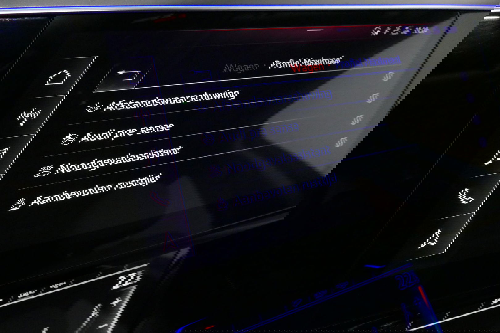 Audi e-tron 55 quattro Business Edition Plus 95 kWh / SOH 89% / Panoramadak / Elektr. verstelbare voorstoelen (links memory) / Luchtvering / Apple Carplay - Android Auto / Ambienteverlichting / Matrix LED koplampen / Stoelverwarming / Achteruitrijcamera / Adaptive Cr