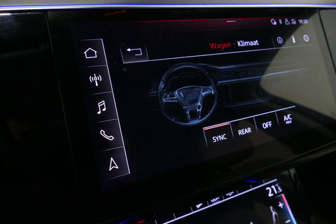 Audi e-tron 55 quattro Business Edition Plus 95 kWh / SOH 89% / Panoramadak / Elektr. verstelbare voorstoelen (links memory) / Luchtvering / Apple Carplay - Android Auto / Ambienteverlichting / Matrix LED koplampen / Stoelverwarming / Achteruitrijcamera / Adaptive Cr