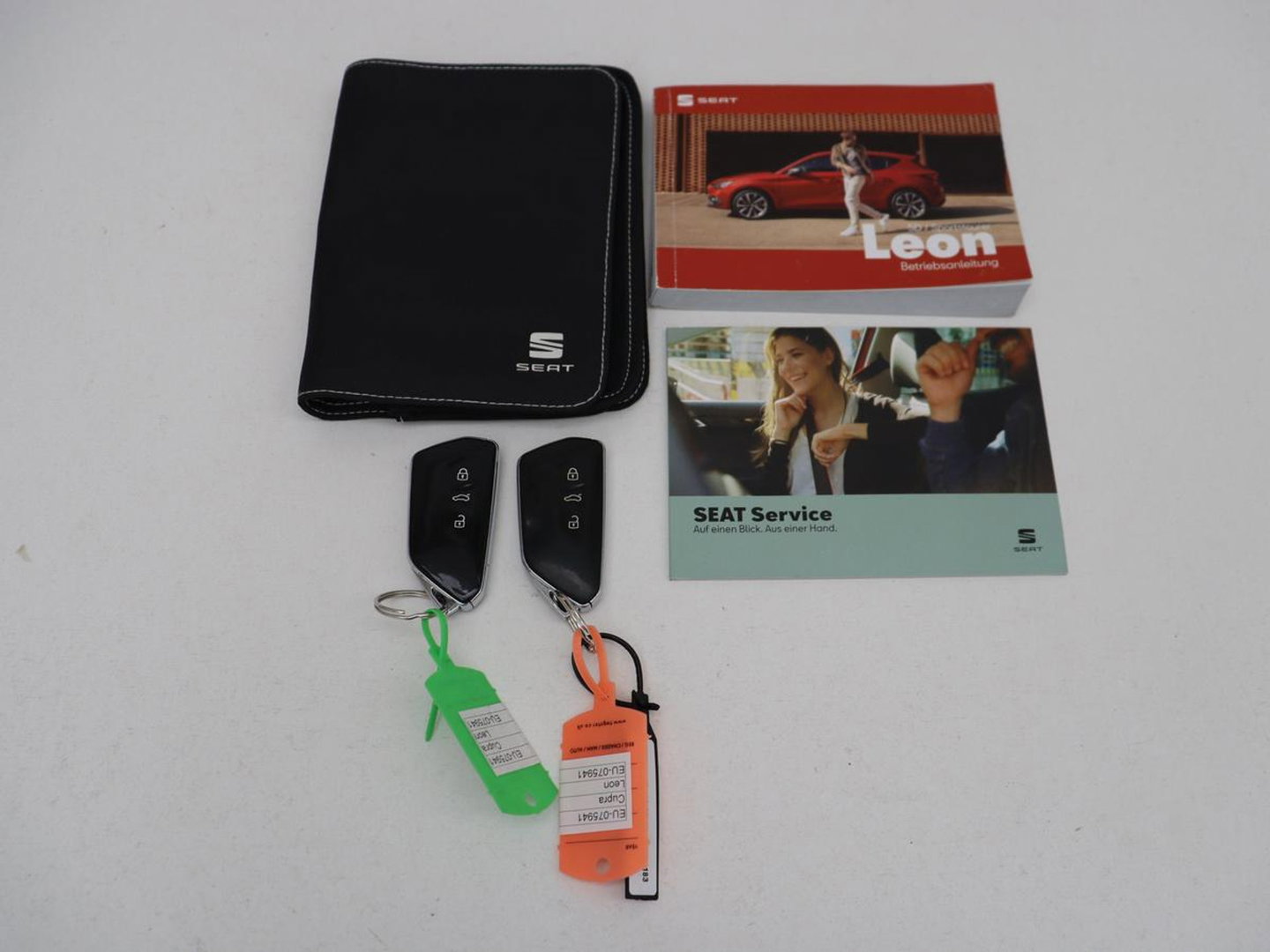 SEAT Leon 1.4 TSI eHybrid PHEV FR | Panoramadak | Stoelverwarming | Leder/Alcantara | Adaptive cruise | Camera | Carplay | Navigatie | Stuurverwarming | Plug In