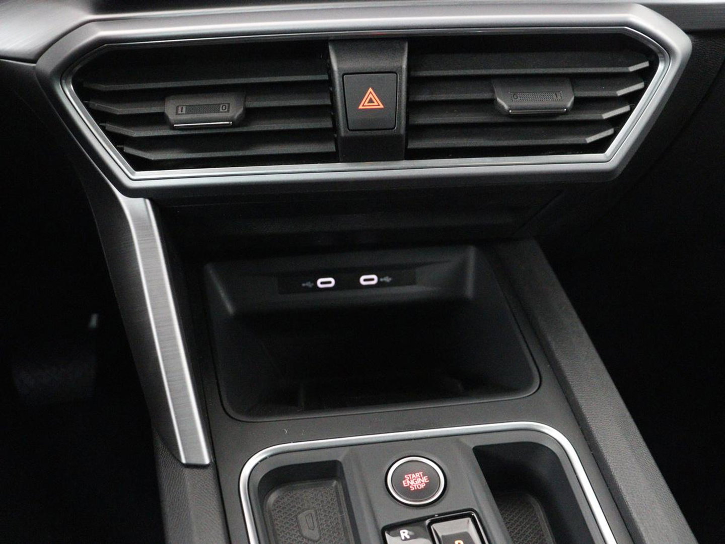 SEAT Leon 1.4 TSI eHybrid PHEV FR | Panoramadak | Stoelverwarming | Leder/Alcantara | Adaptive cruise | Camera | Carplay | Navigatie | Stuurverwarming | Plug In