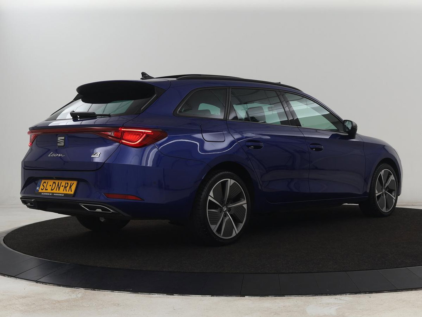 SEAT Leon 1.4 TSI eHybrid PHEV FR | Panoramadak | Stoelverwarming | Leder/Alcantara | Adaptive cruise | Camera | Carplay | Navigatie | Stuurverwarming | Plug In