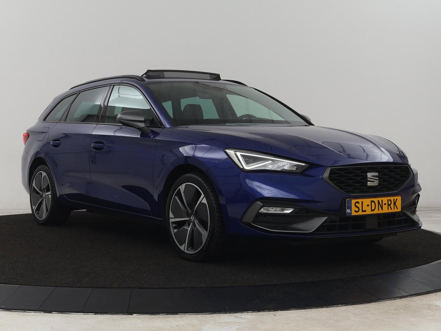 SEAT Leon 1.4 TSI eHybrid PHEV FR | Panoramadak | Stoelverwarming | Leder/Alcantara | Adaptive cruise | Camera | Carplay | Navigatie | Stuurverwarming | Plug In