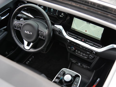 Kia e-Niro 64kWh/ 3-FASE/ SOH 100%/ DYNAMICPLUSLINE/ SCHUIFDAK
